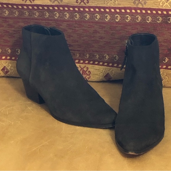 Brown Suede Banana Republic Ankle Booties. Woman’s Size 9 - Picture 7 of 14